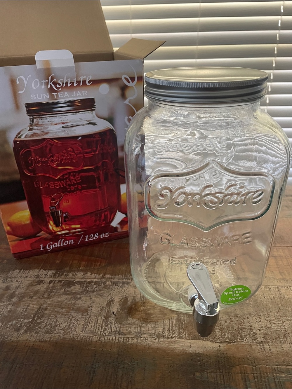 Clear Sun Tea Jar with Spigot - 1 Gallon